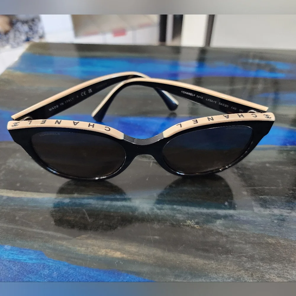 Chanel Black Sunglasses and Wallet Set - Picture 7 of 9